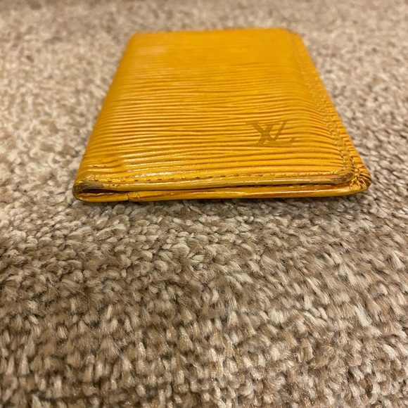 Louis Vuitton epi-card holder - Picture 5 of 12